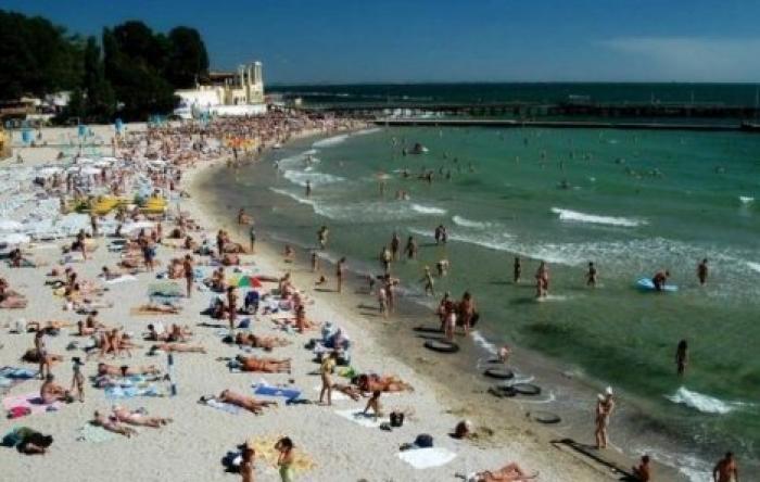 Власти Одессы не рекомендуют купаться на всех пляжах города