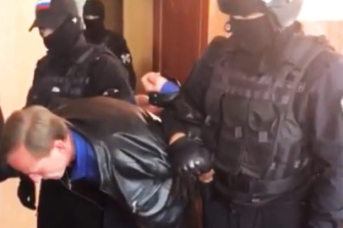 Жесткое задержание спецназом российского чиновника попало на видео