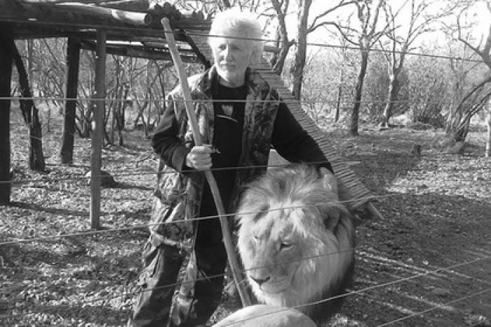 Живший в неволе лев растерзал хозяина