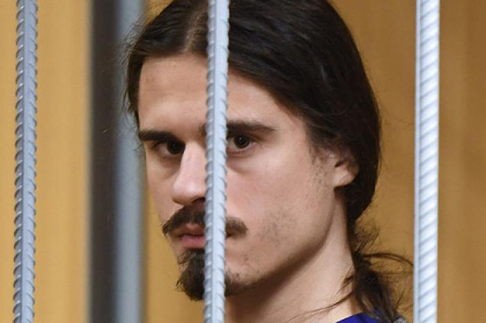 Атаковавшего силовиков московского активиста посадили на три года