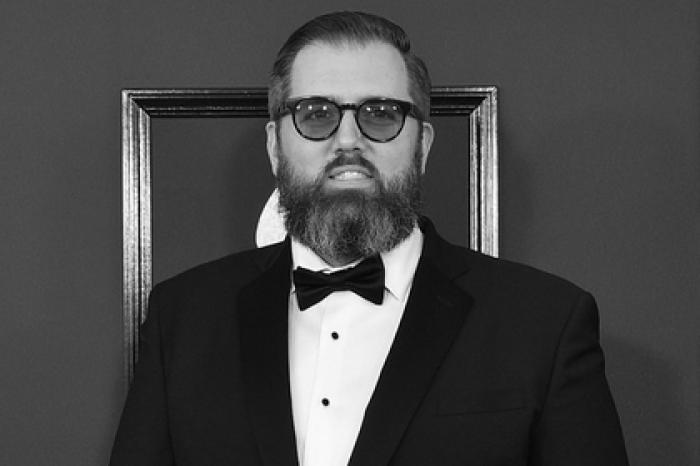 Автор хитов Пинк и Шакиры умер от рака мозга
