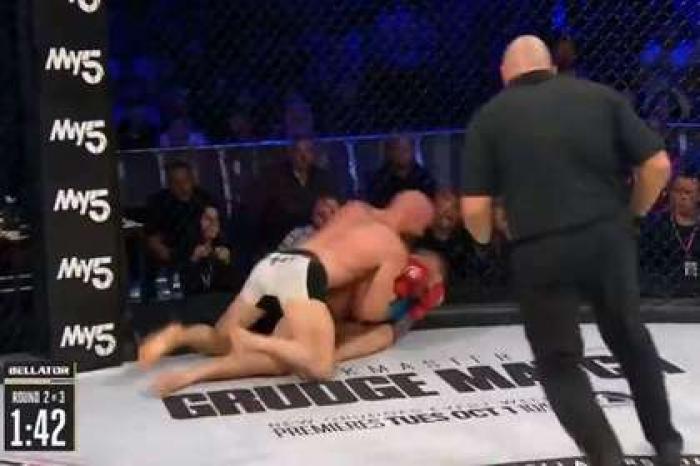Боец MMA устроил «22 секунды хаоса» и перевернул поединок