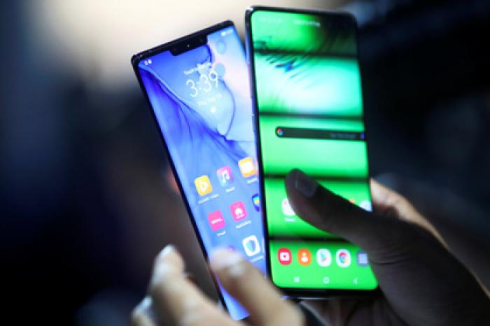 Huawei представила смартфон с четырьмя камерами