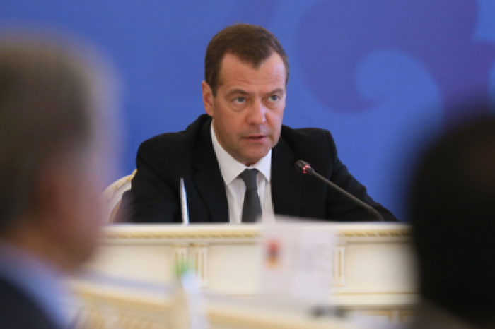 Медведев призвал привлекать пенсионеров к работе