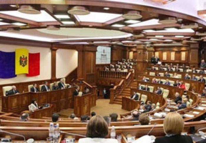 ÎN CAZ DE ALEGERI PARLAMENTARE ANTICIPATE, ÎN LEGISLATIV AR ACCEDE DOAR PSM, PAS ŞI PDM – SONDAJ