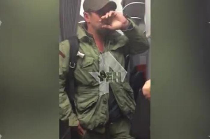 Опубликовано видео с устроившей скандал в самолете звездой «Глухаря»