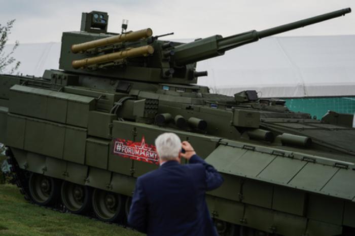 Парадная Т-15 «Армата» оказалась уязвимой