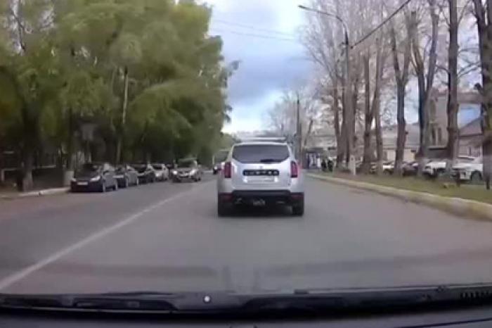 Под Москвой водитель сбил двух полицейских