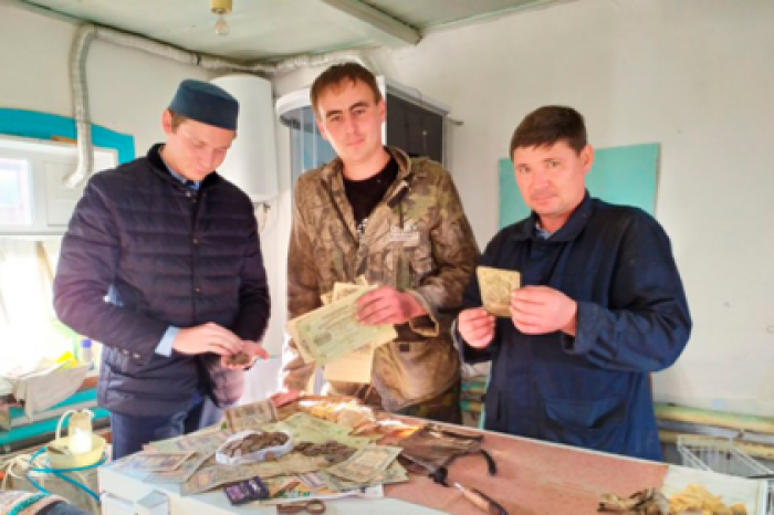 Россиянин нашел в доме тайник со старинным кладом