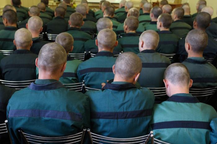 Российские тюремщики избили заключенных за вскрытые вены
