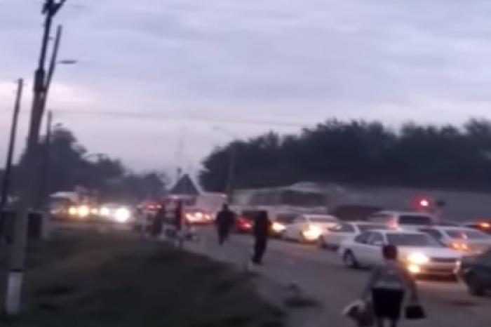 В Казахстане поезд протаранил автобус с людьми