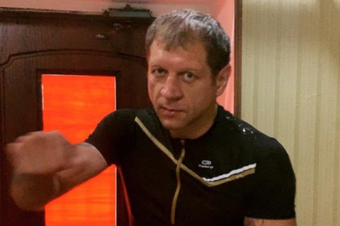 Александр Емельяненко подрался с соперником до боя