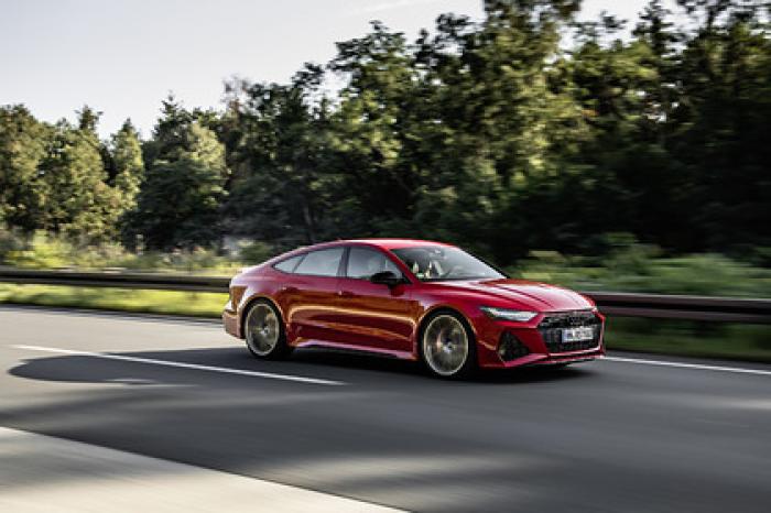 Audi представил спортивные новинки на автосалоне во Франкфурте