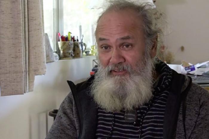 Бывшие одноклассники вспомнили про старого друга спустя 20 лет и спасли его