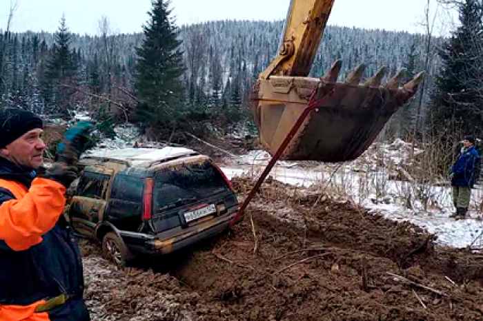 Число погибших при прорыве дамбы в Красноярском крае выросло