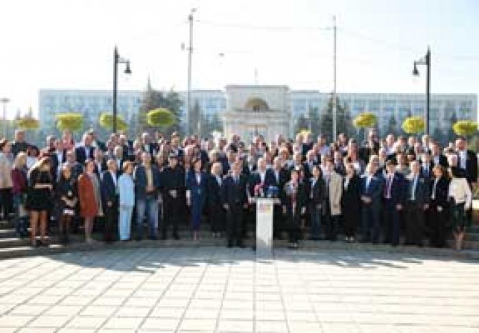 DEPUTAŢII ACUM VIN CU INIŢIATIVA DE A EXCLUDE FUNDAŢIILE DE BINEFACERE DIN ACTIVITATEA POLITICĂ