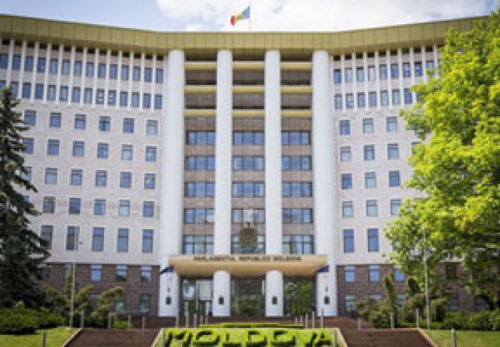 DEPUTAŢII MAJORITĂŢII PARLAMENTARE SOLICITĂ CURŢII CONSTITUŢIONALE SĂ CLARIFICE PROCEDURA DE ORGANIZARE A ALEGERILOR PARLAMENTARE ANTICIPATE