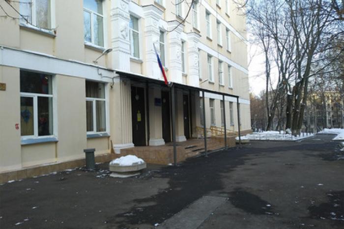 Директор московской школы уволилась после издевательств над ребенком в туалете