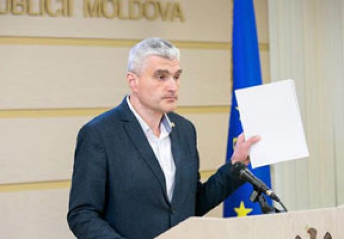 DUPĂ CE AU FOST OFERITE GARANŢII DE STAT, DIN CELE TREI BĂNCI AU MAI FOST SUSTRASE PESTE 25 MLRD. LEI – ALEXANDRU SLUSARI