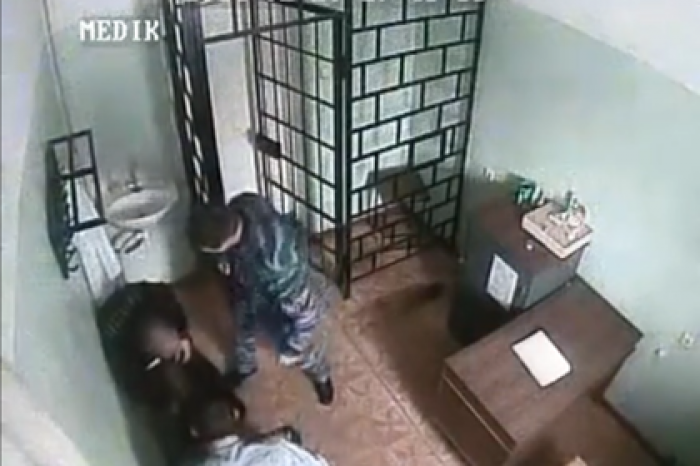 Избивавшего заключенного начальника колонии уволят