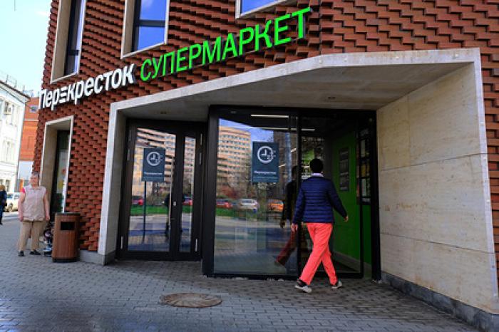 Крупнейшая в России сеть магазинов начала торговать чужими продуктами