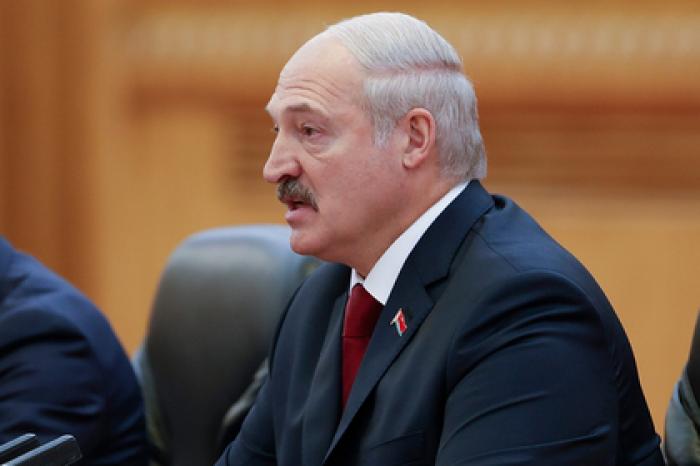 Лукашенко призвал НАТО радоваться «подаренной» Украине