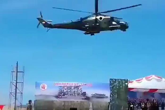 Ми-35 снес трибуны на военном параде