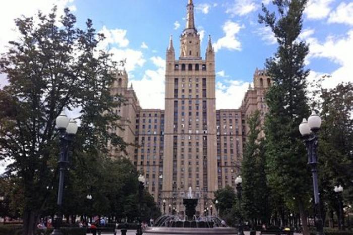 Названа самая дорогая «сталинка» Москвы