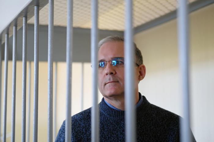 Обвиняемый в шпионаже американец заявил об угрозах оружием от тюремщика