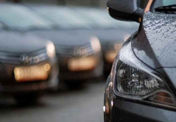 PARLAMENTUL VA CUMPĂRA AUTOMOBILE NOI PENTRU PRIMIREA DELEGAŢIILOR STRĂINE