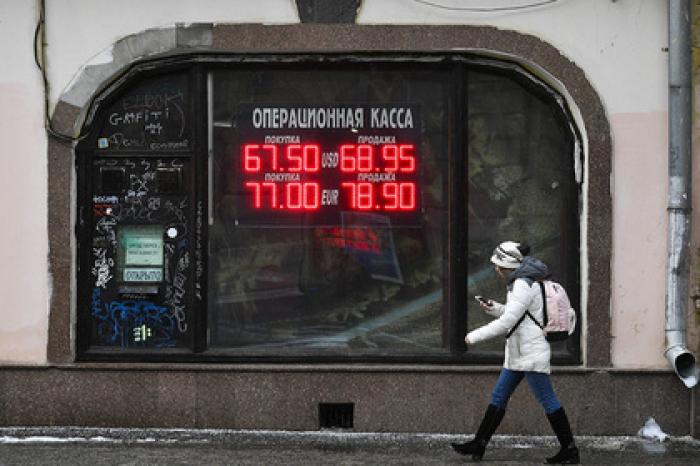Путин объяснил необходимость ухода России от доллара