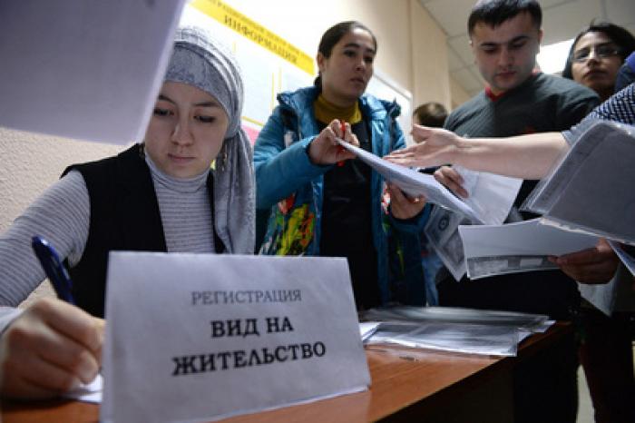 Работающих россиян задумали заменить адаптированными мигрантами