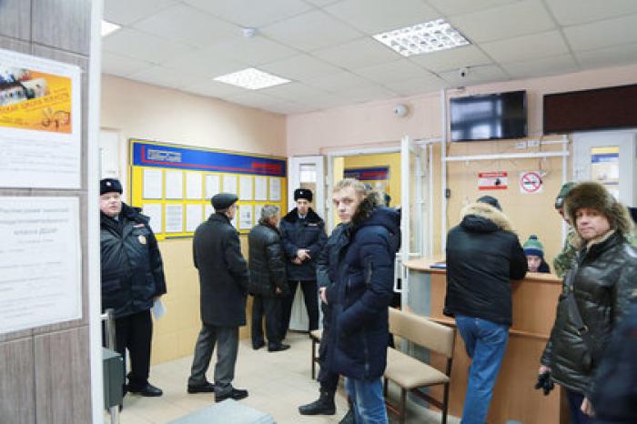 За резню в российской школе наказали охранницу