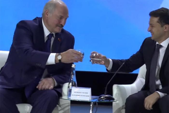 Зеленский и Лукашенко подняли бокалы и рассмешили зал