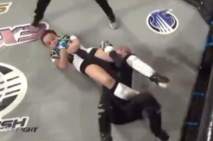 12-летняя боец MMA победила в своем первом поединке и вызвала гордость матери