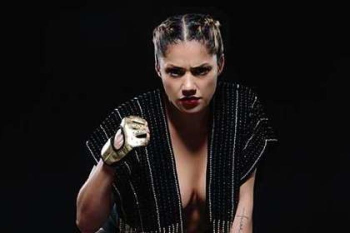 Боец MMA взяла соперницу на болевой и довела его до перелома