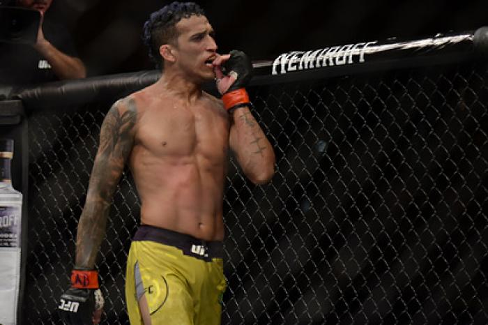 Боец UFC объяснил непобедимость Нурмагомедова и нашел его слабое место