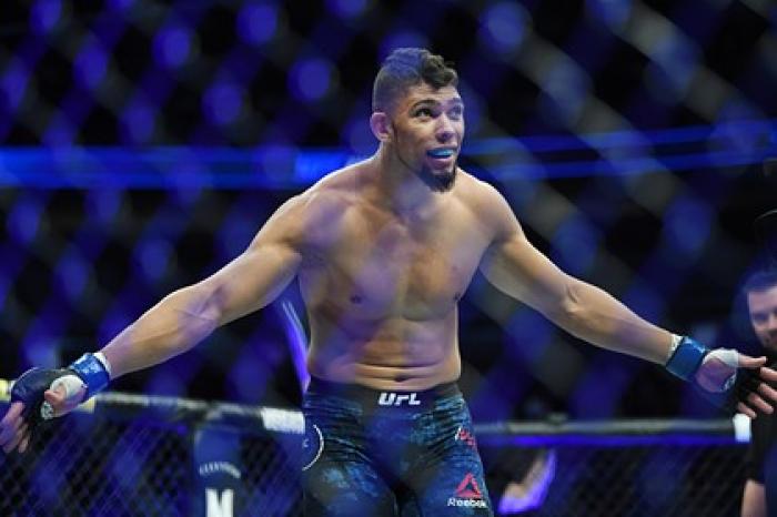 Боец UFC задумался о получении российского паспорта