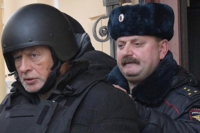 Историка Соколова отправят к психиатрам после попытки ранить себя кортиком