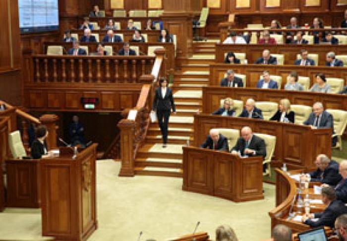 PARLAMENTUL DEZBATE MOŢIUNEA DE CENZURĂ ÎMPOTRIVA GUVERNULUI
