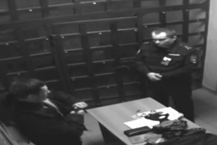 Появилось видео с собирающимся расстрелять полицейских россиянином