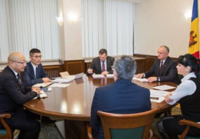 PREŞEDINTELE IGOR DODON A PROMIS DIN MARTIE SĂ LANSEZE PROIECTE DE AMPLOARE PENTRU CONSTRUCŢIA DRUMURILOR ŞI MODERNIZAREA INFRASTRUCTURII