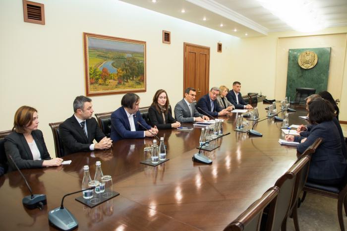 Premierul Ion Chicu, la întâlnirea cu membrii Consiliului Asociației Investitorilor Străini: „Lucrăm intens ca să oferim condiții prielnice oamenilor de afaceri și investitorilor.”