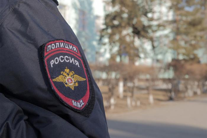 Россиянин пришел с топором в младшие классы