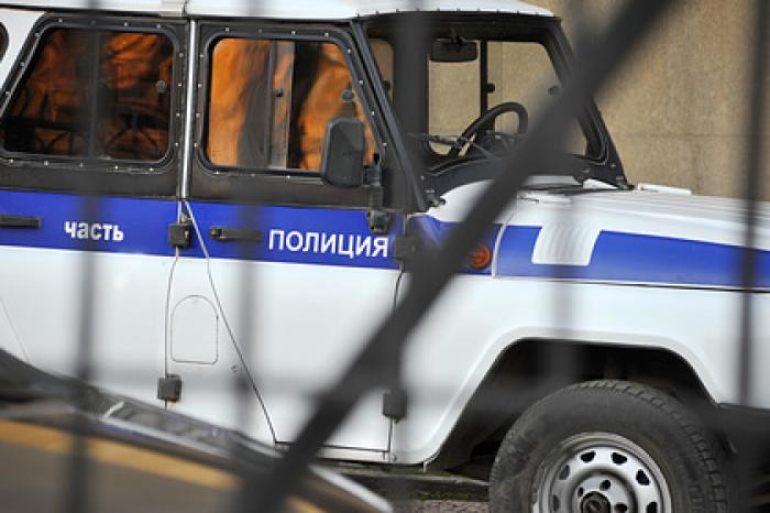 Российский полицейский надругался над посетительницей кафе
