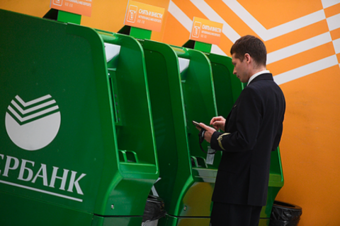 Сбербанк начнет доставлять банковские карты на дом