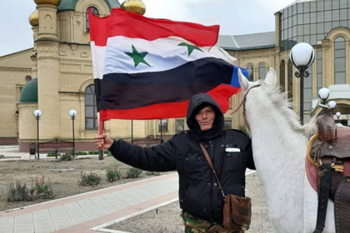 Сириец захотел подарить Путину коня и поехал на нем из Дамаска в Москву