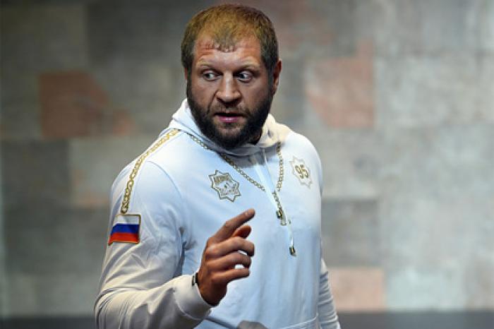Стали известны гонорары Александра Емельяненко и пауэрлифтера Кокляева за бой