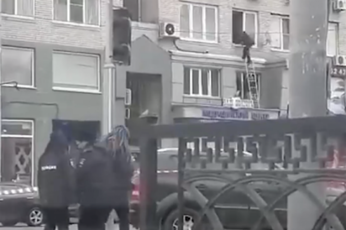 Стало известно о новом заложнике захватившего свою беременную жену следователя