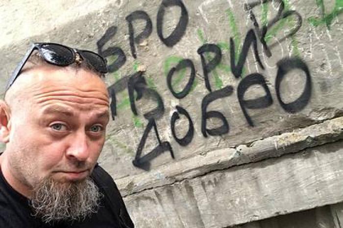 Украинец пристал к россиянам на борту самолета с вопросом о принадлежности Крыма